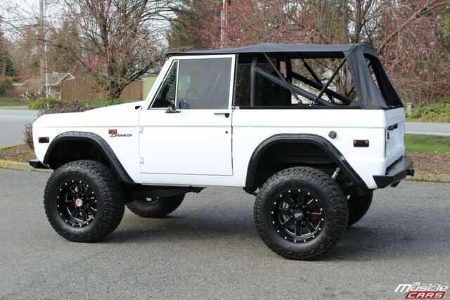 Ford Bronco 1975 image number 10