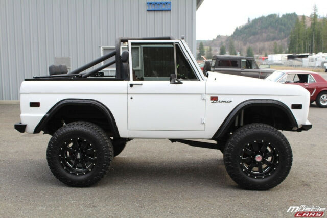 Ford Bronco 1975 image number 16