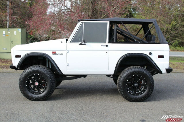 Ford Bronco 1975 image number 21