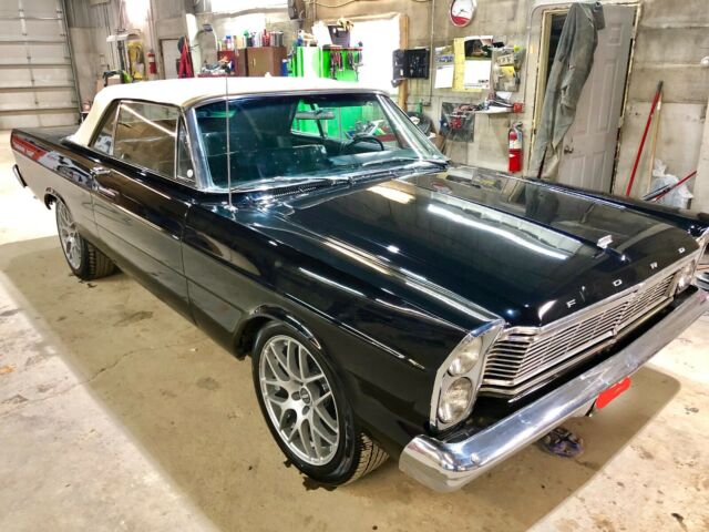 Ford Galaxie 1965 image number 0