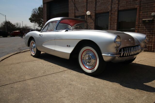 Chevrolet Corvette 1957 image number 32