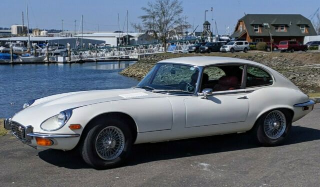 Jaguar E-Type 1972 image number 1