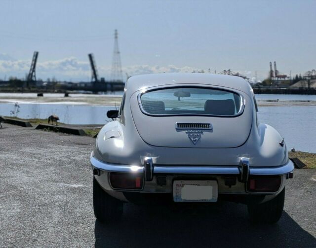 Jaguar E-Type 1972 image number 28