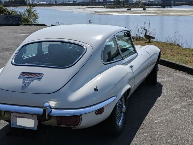 Jaguar E-Type 1972 image number 29