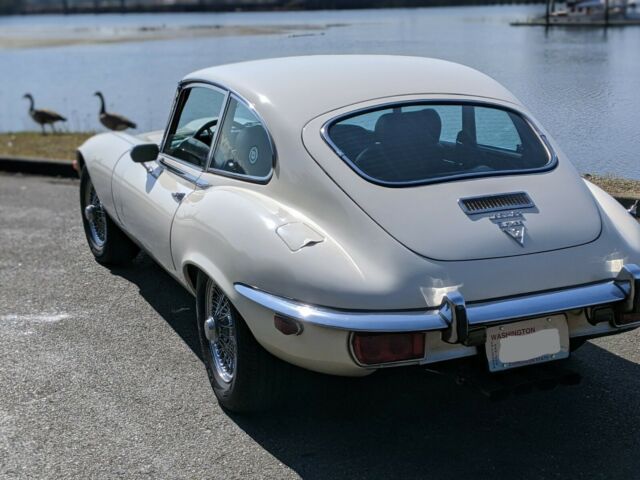 Jaguar E-Type 1972 image number 30