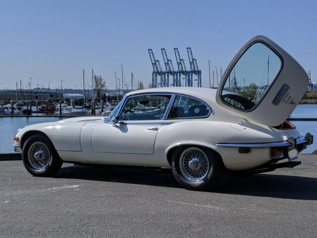 Jaguar E-Type 1972 image number 32