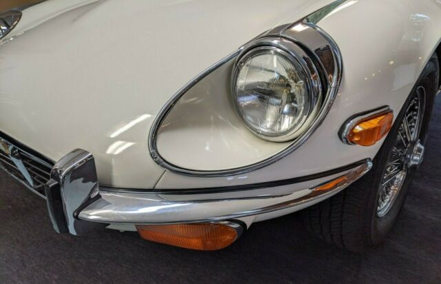 Jaguar E-Type 1972 image number 34