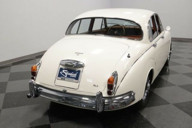 Jaguar Mark II 1961 image number 12