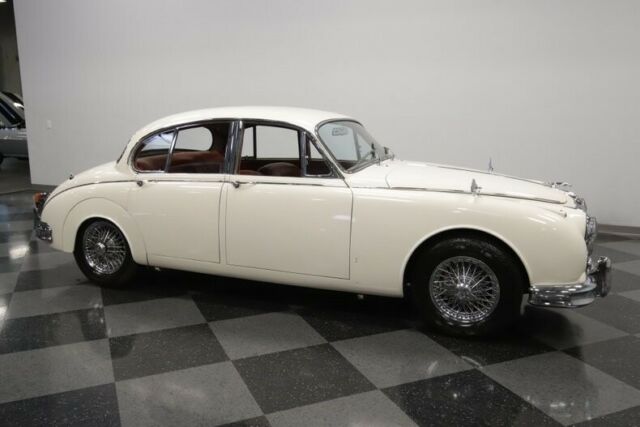 Jaguar Mark II 1961 image number 16