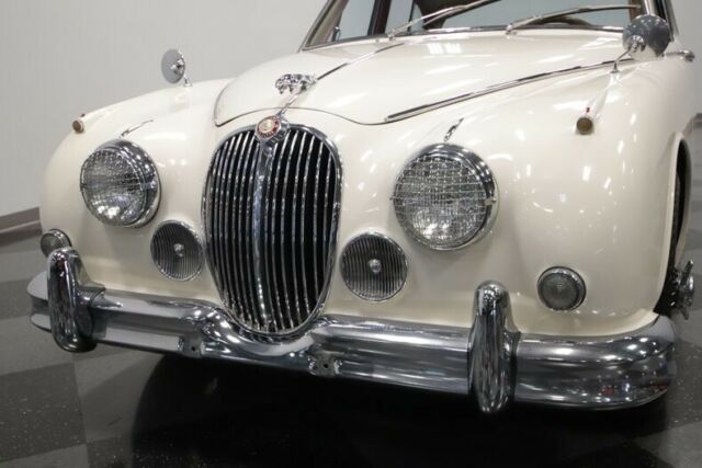 Jaguar Mark II 1961 image number 22