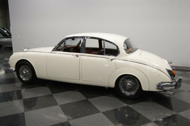 Jaguar Mark II 1961 image number 32