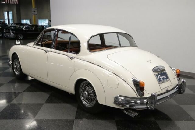 Jaguar Mark II 1961 image number 33