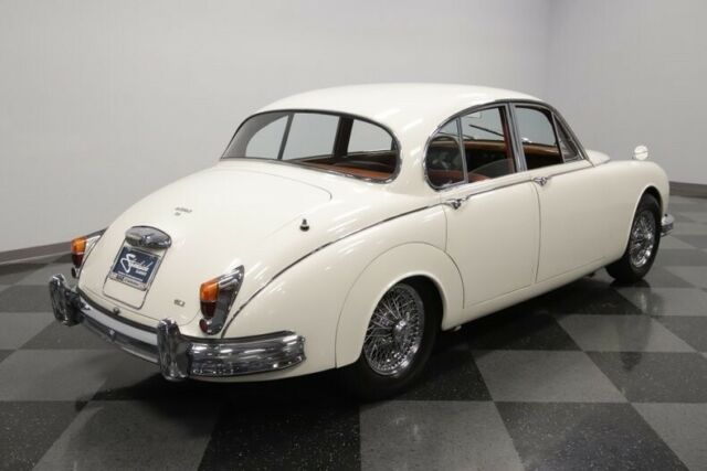 Jaguar Mark II 1961 image number 37