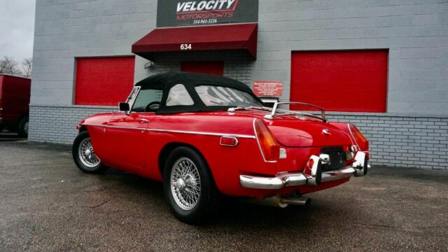 MG MGB 1976 image number 16