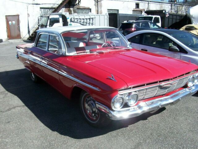 Chevrolet Impala 1961 image number 10