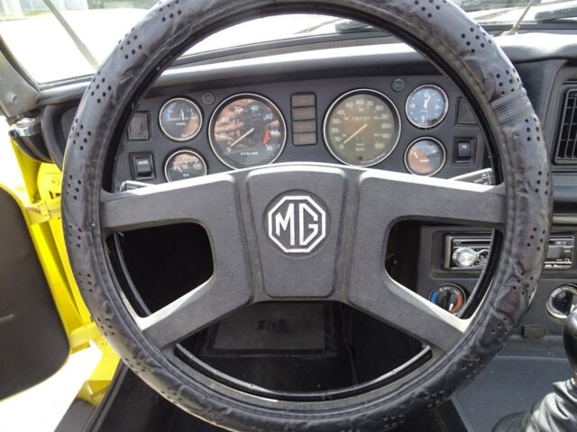 MG MGB 1978 image number 17