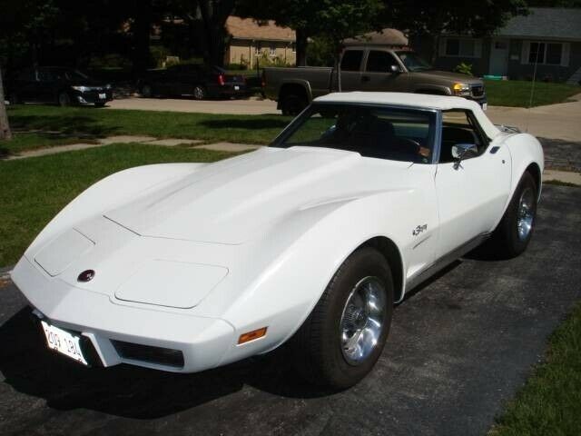 Chevrolet Corvette 1975 image number 10