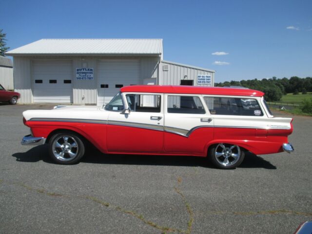 Ford Country Sedan Wagon 1957 image number 1