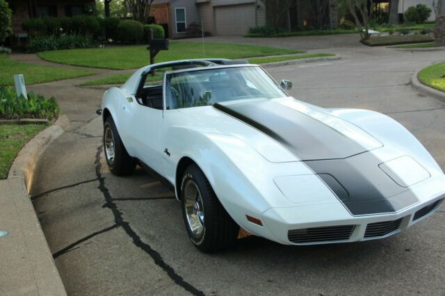 Chevrolet Corvette 1973 image number 14