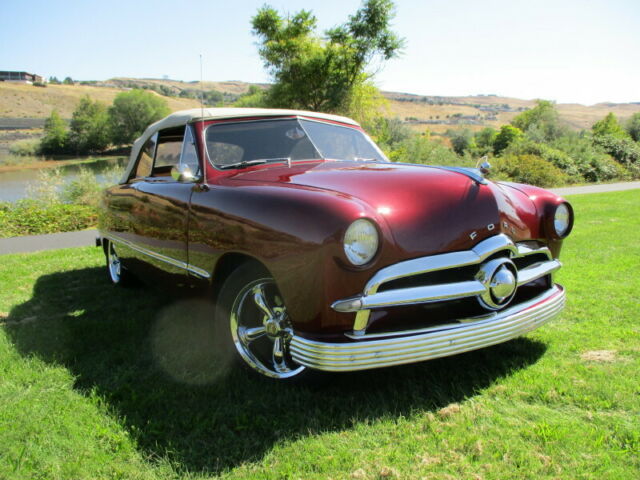 Ford Deluxe 1949 image number 2