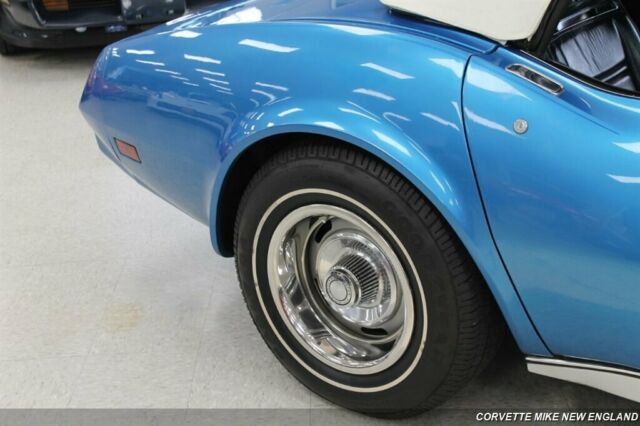 Chevrolet Corvette 1975 image number 14