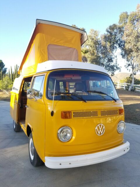 Volkswagen Bus/Vanagon 1977 image number 2