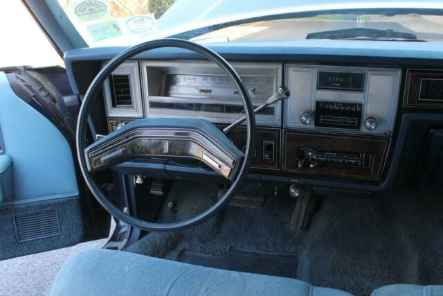 Lincoln Continental Limousine 1978 image number 29