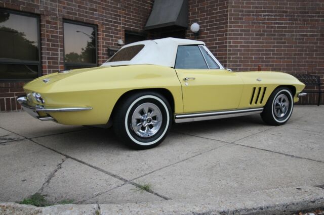 Chevrolet Corvette 1965 image number 30