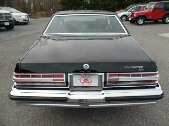 Pontiac Bonneville 1979 image number 17