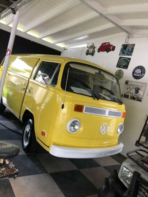 Volkswagen Bus/Vanagon 1973 image number 12