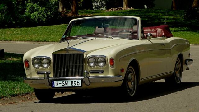 Rolls-Royce Corniche 1972 image number 12