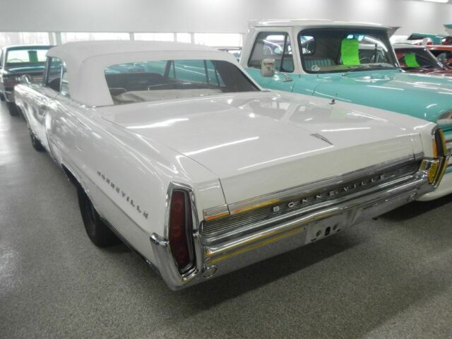 Pontiac Bonneville 1964 image number 27