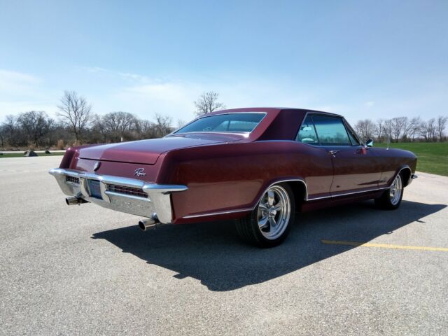 Buick Riviera 1965 image number 18