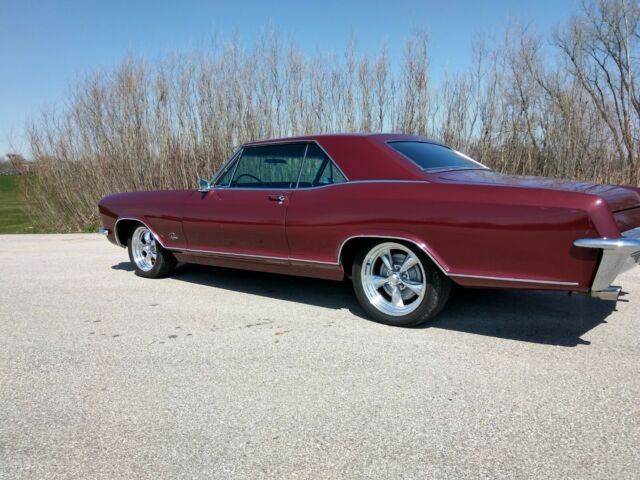 Buick Riviera 1965 image number 2