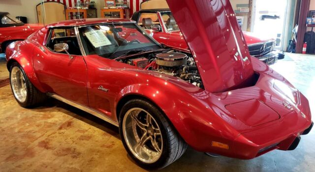 Chevrolet Corvette 1975 image number 0