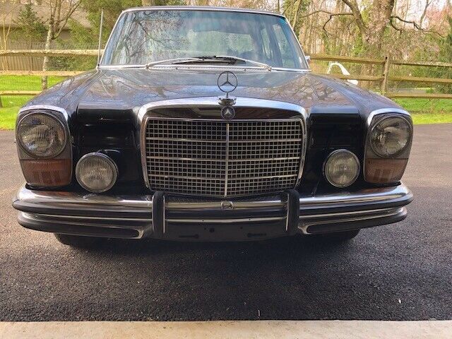 Mercedes-Benz 200-Series 1971 image number 1