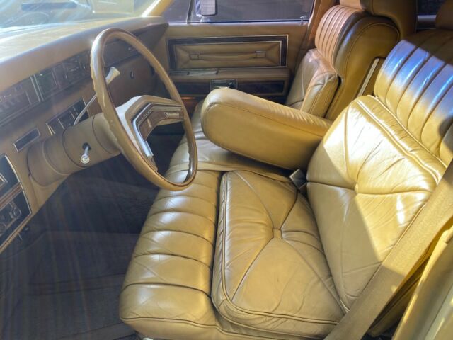 Lincoln Continental 1975 image number 13