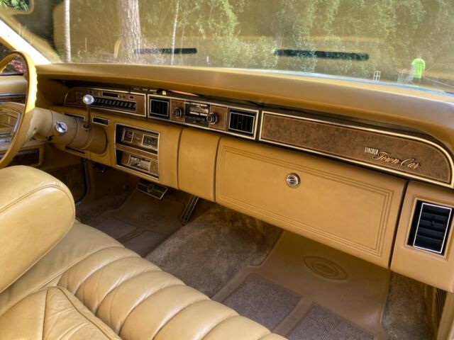 Lincoln Continental 1975 image number 17