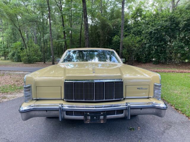 Lincoln Continental 1975 image number 2