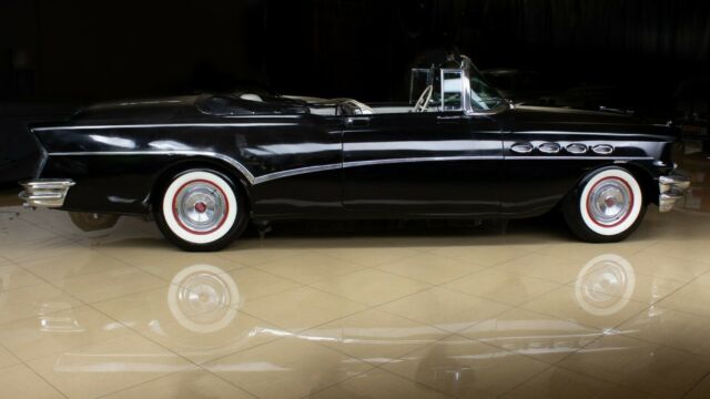 Buick Roadmaster 1956 image number 4