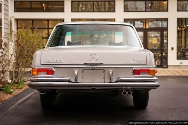 Mercedes-Benz 200-Series 1972 image number 5