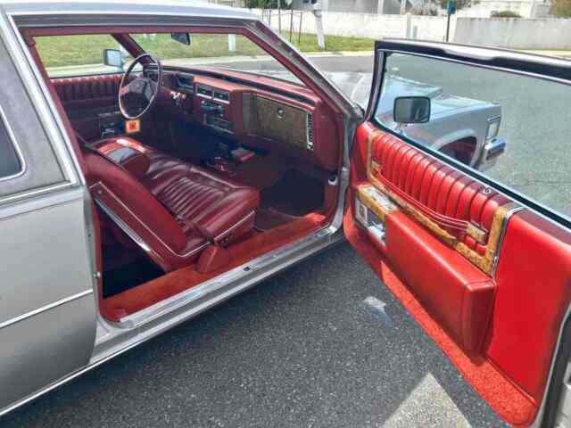 Cadillac DeVille Coupe 1979 image number 19