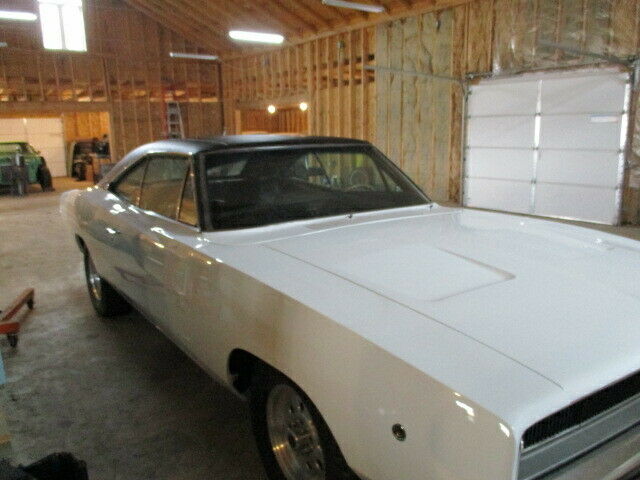 Dodge Charger 1968 image number 2