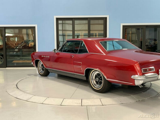 Buick Riviera 1963 image number 2