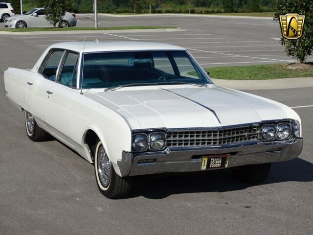 Oldsmobile Ninety-Eight 1966 image number 8