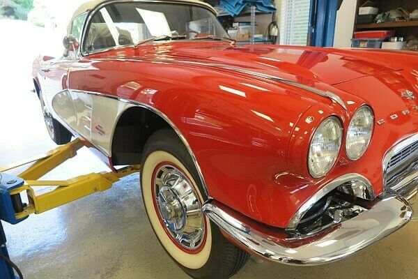 Chevrolet Corvette 1961 image number 18