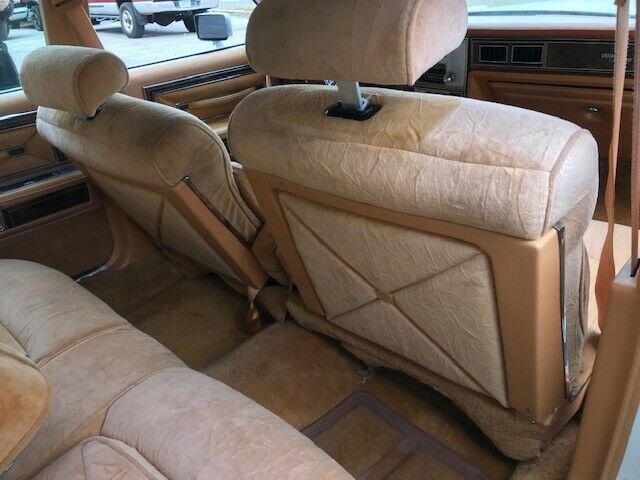 Lincoln Town Car 1978 image number 19