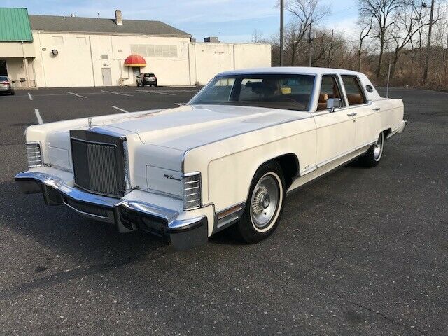 Lincoln Town Car 1978 image number 25