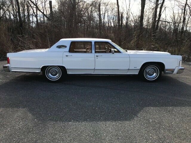 Lincoln Town Car 1978 image number 28