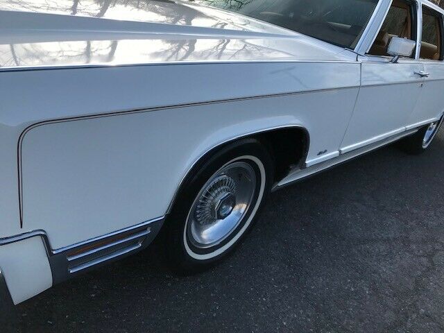 Lincoln Town Car 1978 image number 33